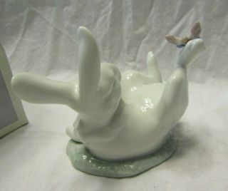 LLADRO PORCELAIN FIGURINE BUNNY RABBIT WITH BUTTERFLY (THAT TICKLES) NUMBER 5888 3
