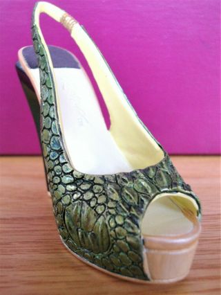 Just The Right Shoe - Hisss Girl,  variation of Glamour Girl (see my other items) 2
