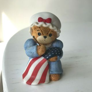 Betsy Ross Bear Figurine Sewing American Flag 1986 Lucy Rigg Enesco Patriotic