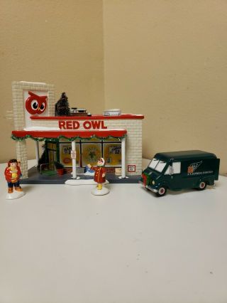 Department 56 Snow Village Red Owl Grocery Store 2002 W/3 Figurine