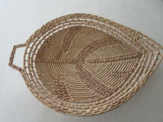 Handwoven Coiled Grass Shallow Basket Tray /wall Décor Handle 16 " X 11 " X 1.  75 "