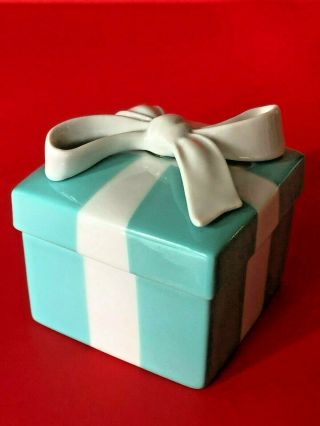 Tiffany & Co Bone China Classic Blue White Trinket Gift Box 2 " - Stunning
