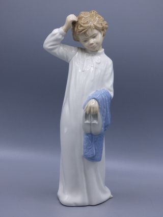 Nao Lladro " Boy With Slippers " Porcelain Figurine 0232 Spain