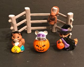 Hallmark Merry Miniatures Figurine Halloween Fence Witch Raccoon Pumpkin Mouse,