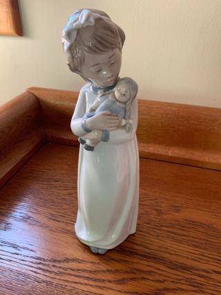 Lladro Nao Daisa Porcelain Little Girl Holding Doll Figurine 10 " Tall