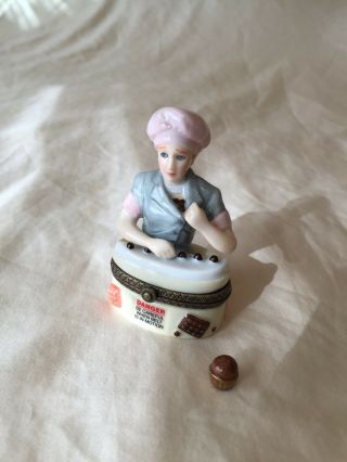 I Love Lucy Chocolate Factory 1999 Midwest Of Cannon Falls Porcelain Hinge Box