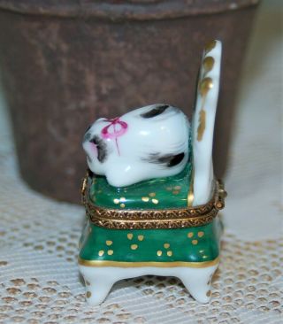 Limoges Peint Main Marque Deposee Trinket Box Cat on a Chair 4