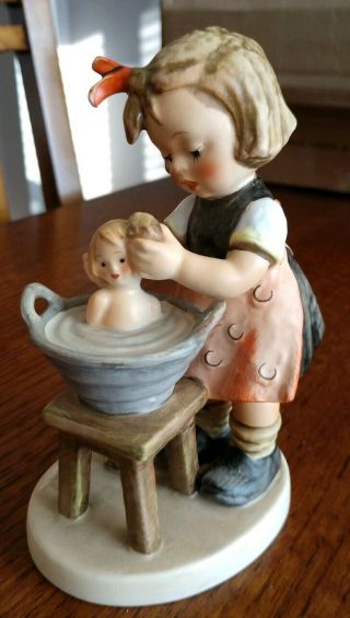 Goebel Hummel Figurine Doll Bath 319 Tmk 6 No Box