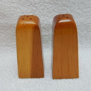 WOODEN HAND PAINTED SALT & PEPPER SHAKERS FROM PANAMA 3