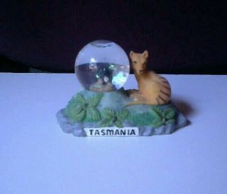 Small Tasmania Resin Tassie Devil Snow Dome Plus Sitting Tassie Tiger