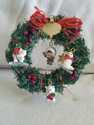 Hallmark Keepsake 1990 Little Frosty Friends Wreath Stand W/4 Mini Ornaments Set