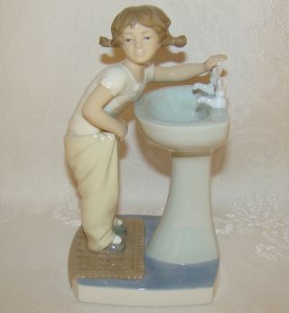 Lladro Spain 4838 " Up Time " Porcelain Figurine