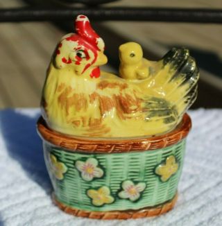 Vintage Chicken On A Flowered Basket Salt And Pepper Shakers - Japan
