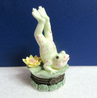 Mud Pie Frog On Lily Pad Lotus Flower Porcelain Hinged Box