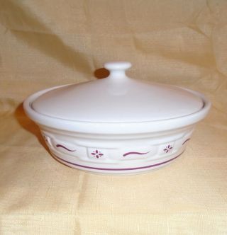 Longaberger Pottery Covered Casserole Baking Dish Red Woven Traditions 1 Qt 8.  5 "