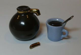 Arcadia Miniature Coffee Pot And Coffee Cup Mini Salt & Pepper Set