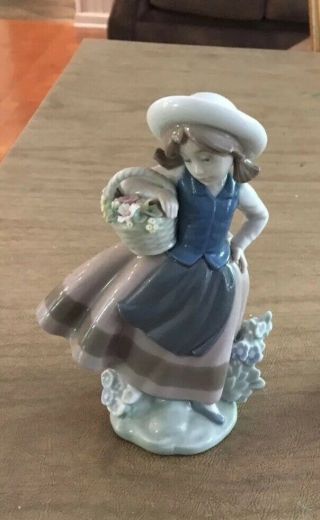 Lladro 5221 Sweet Scent Girl With Basket Of Flowers Figurine Floral