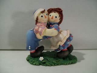 Enesco Raggedy Ann & Andy Heartfelt Hugs Make Happy Friends Figurine 640492