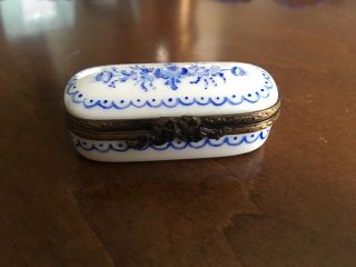 Peint Main Limoges France Trinket Box Small White & Blue