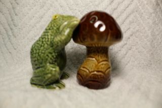 Vintage Cute Frog With Mushroom Salt And Pepper Shakers - Japan