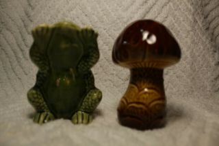 Vintage Cute Frog with Mushroom Salt and Pepper Shakers - Japan 3