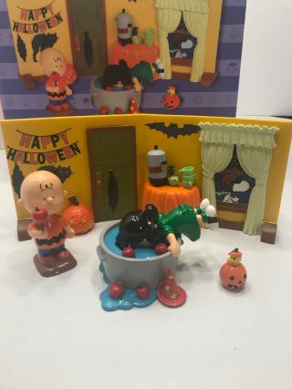 Dept 56 “peanuts Halloween Party” 4 Piece Resin Figurine Set Charlie Brown Lucy