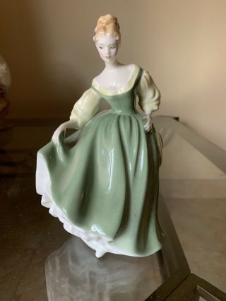 Royal Doulton Figurine Fair Lady Hn2193 Elegant Woman In Pretty Green Gown 1962