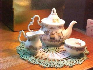 Royal Doulton 1985 Brambly Hedge Miniature Teapot Cream Sugar Tea Service