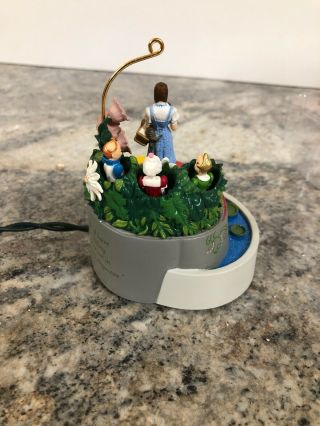 HALLMARK Ornament 2006 DOROTHY AND THE MUNCHKINS WIZARD OF OZ Magic Light Motion 4