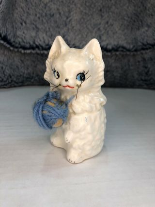 Vintage Enesco Ceramic Cat Salt And Pepper Shaker W/ Yarn Ball Squeaker Japan