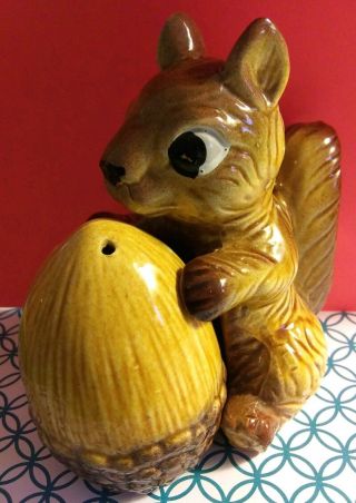 Vintage Large Squirrel Hugging Acorn Nut Salt And Pepper Shakers Japan