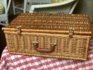 Vintage Wicker Rattan Picnic Basket Suit Case Carrying Case.  Decorative.  Euc