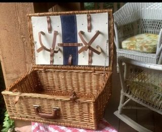 Vintage Wicker Rattan Picnic Basket Suit Case Carrying Case.  Decorative.  EUC 3