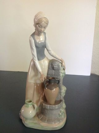 Nao Lladro " Girl In The Fountain " Porcelain Figurine About 12 " Tall 4.  5 " Base