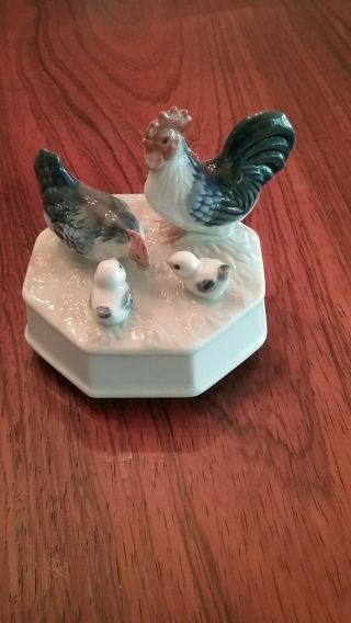 Otagiri Japan Music Box Rooster,  Hen And Chicks