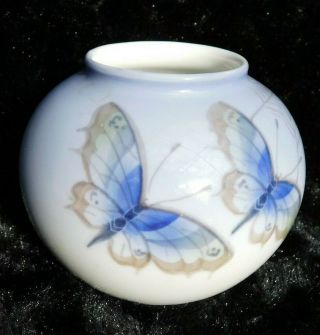 Royal Copenhagen Porcelain Vase With Butterfly And Flowers 814 - 2390 3.  5 " Pretty