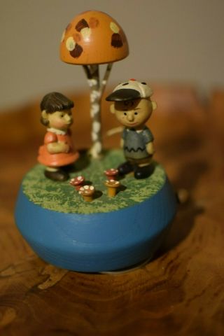 Anri Vintage Peanuts Charlie Brown And Lucy Rotating Music Box 1972