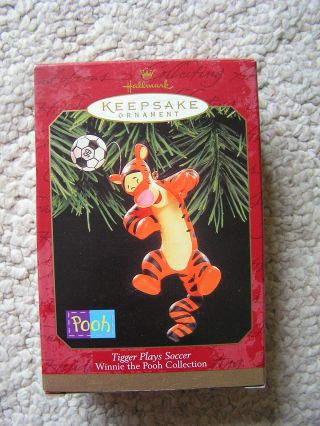 1999 Hallmark Keepsake Ornament Tigger Plays Soccer Winnie The Pooh Mib