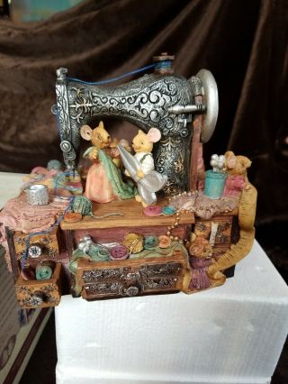 Classic Treasures Musical Sewing Mice Sculpture.