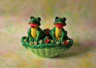 Adorable Vintage Frog Pair Salt & Pepper Shakers See Item Description