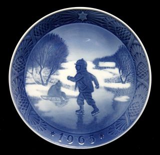 Royal Copenhagen 1965 Christmas Annual Little Skaters Collector Plate