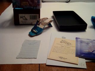 Just The Right Shoe.  Flight Of Fancy Mini Shoe Collectible.  Signed