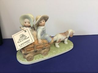 Homco - Circle Of Friends - Fall’s Bounty Figurine - Dated 1993