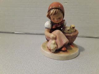 " Chick Girl " Goebel Hummel Figurine W.  Germany 57/0 Tmk3 Girl Feeding Chickens