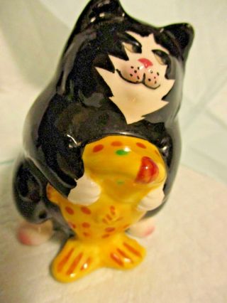 Salt & Pepper Shakers Cats Holding Fish Black and White Cats Clay Art Vintage 3