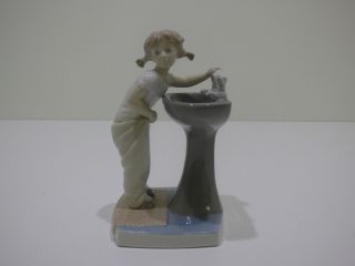 Vintage Lladro " Up Time " Girl At Sink Glossy Figurine 7.  5 "