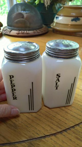 Vtg Hazel Atlas Milk Glass Art Deco Retro Salt & Pepper Range Shakers Larger 4.  5