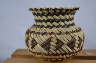 Small Hand Woven Straw Wicker Basket Vase Geometric Handmade Art Home Decor 4 "