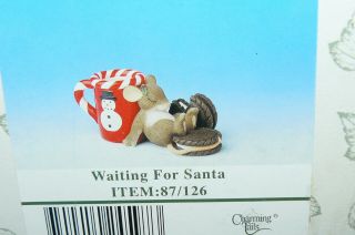 A15 - Retired Charming Tails - Waiting For Santa - 87/126