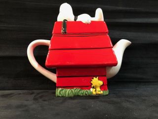 Snoopy Dog House Teapot Ceramic With Woodstock Peanuts B.  I.  Inc